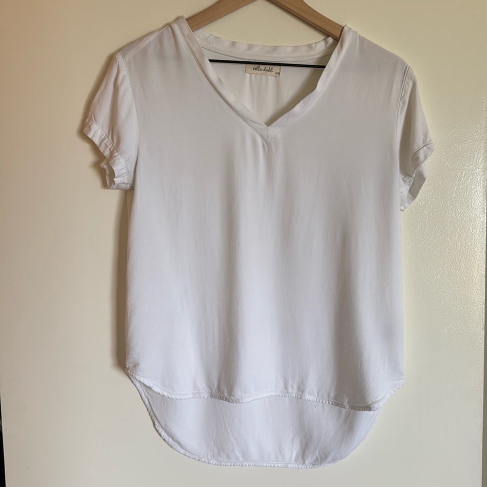 White extra small v-neck blouse from Bella Dahl.